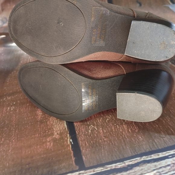 Boots - Picture 2 of 5